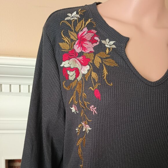Bloomchic Waffle Knit Top 14-16 Gray Embroidered Floral Split Neck Long Sleeved - Picture 3 of 8